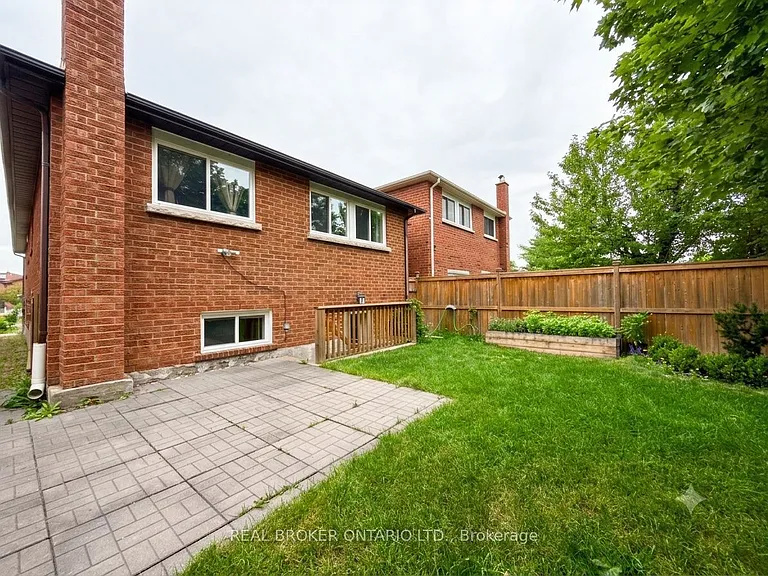 5 Twinberry Cres #LOWER — Photo 18