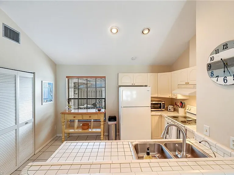 878 Meadowland Dr #4 — Photo 7