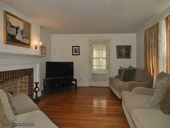 3rd image of 1501 Smithfield Ave