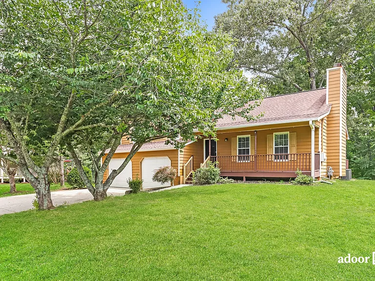 96 Seals Dr — Photo 2