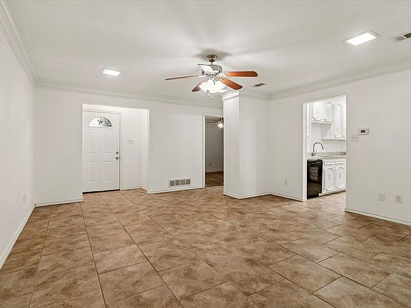 4th image of 3318 Wells Dr