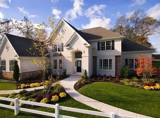 2 Oxford Cir, Southampton, NJ 08088