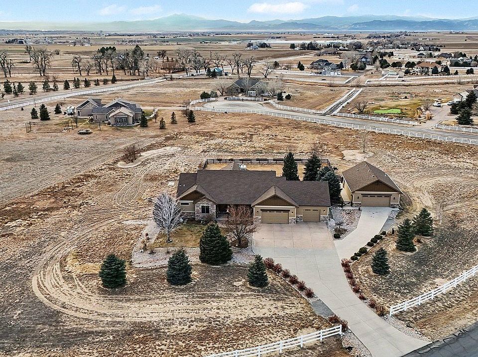 1st image of 39111 Hilltop Cir