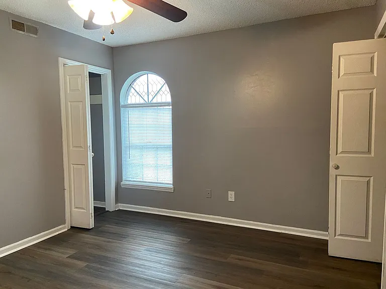 2914 Creekview Ct #C — Photo 7