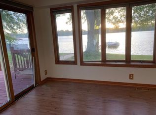 556 Round Lake Dr, Michigan Center, MI