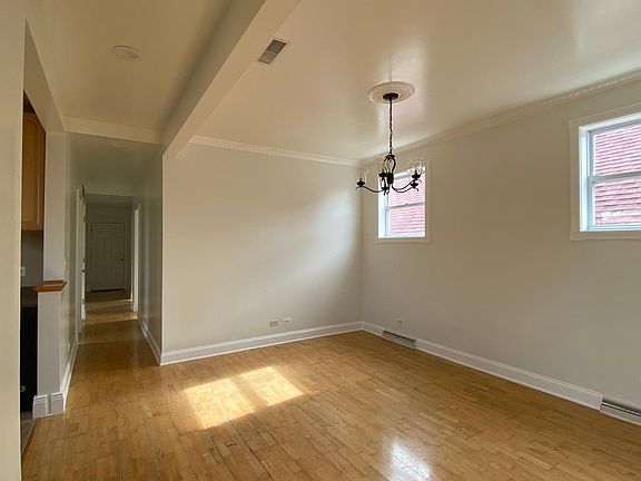 2nd image of 1233 W Erie St #3