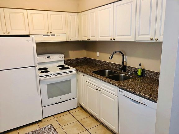 3rd image of 850 Mallery St APT P16