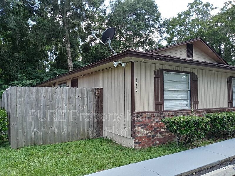 1st image of 1970 SE 40th Street Rd APT D