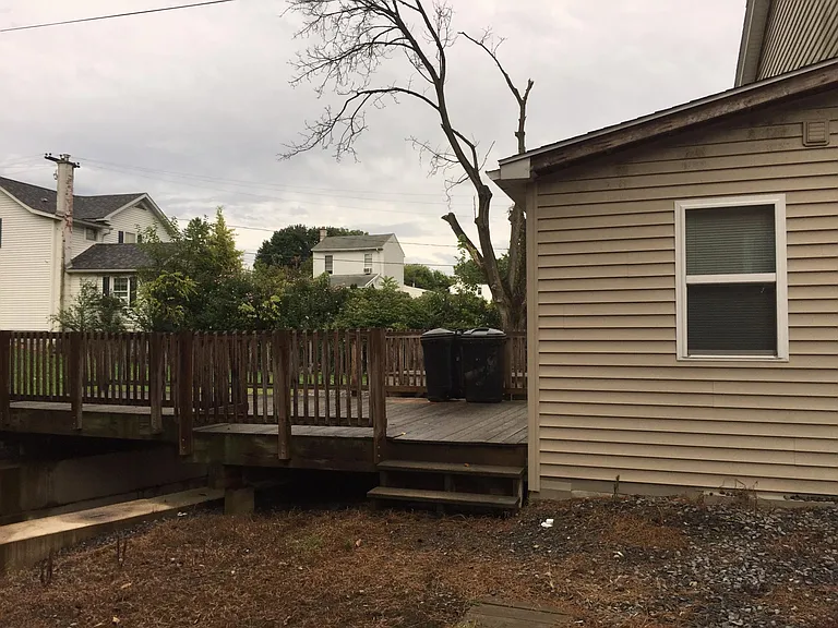 1029 Railroad St — Photo 5