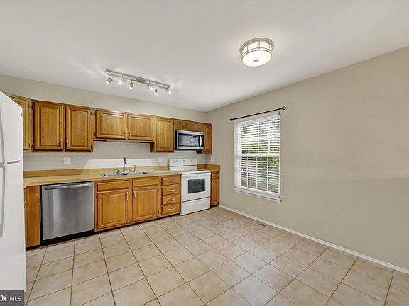 5th image of 4 Valley Crossing Cir