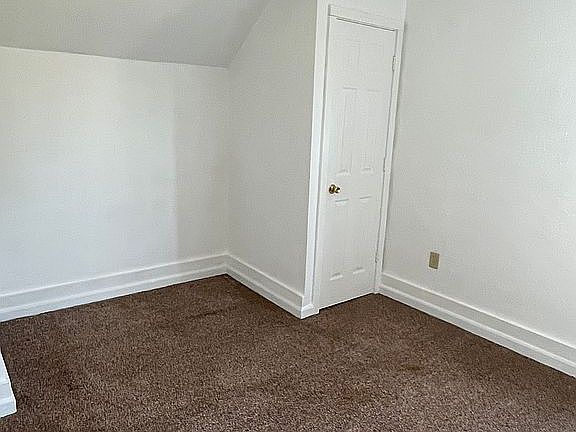 3rd image of 909 Sutherland Ave