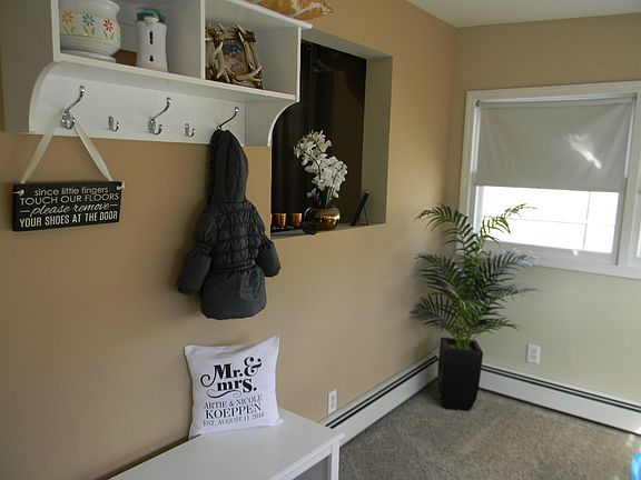 5th image of 102 Chapel Ave
