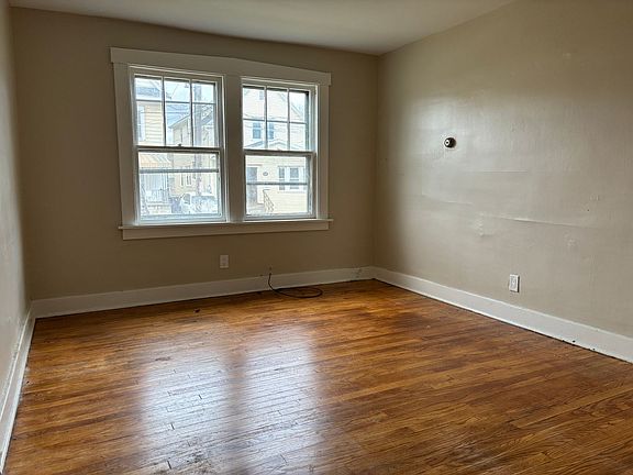4th image of 216 Chadduck Ave
