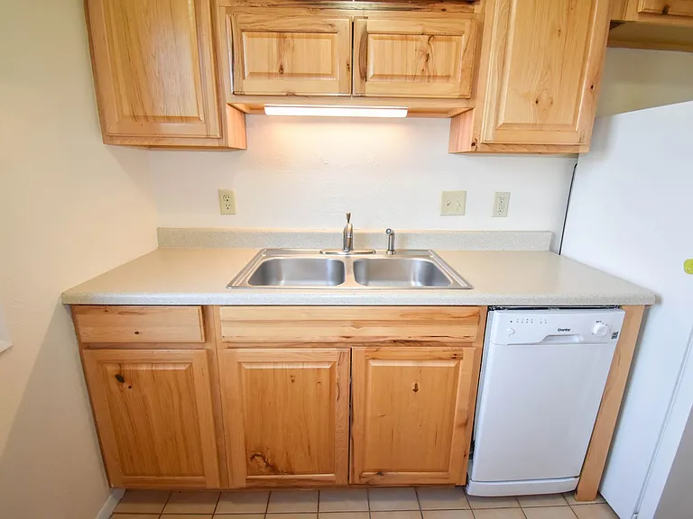 351 W Grape St — Photo 10