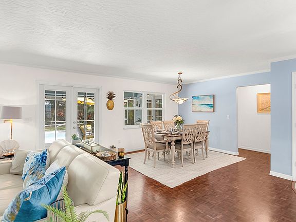 4th image of 713 Royal Palm Pl