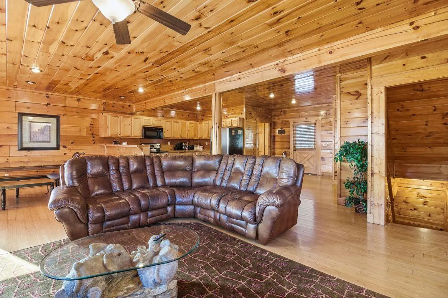 4 bed, 5.0 bath, 3153 sqft, $4,112 — Photo 3