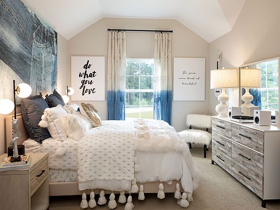 HOU_MontgomeryOaks_4012_Cedar_Classic White_BED3_web