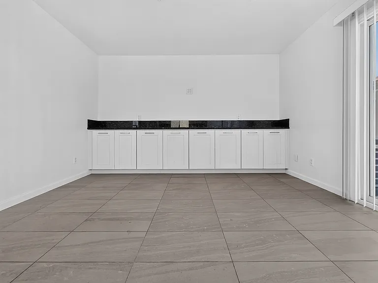 Kitchen / Dining Area