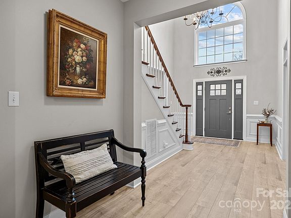 4th image of 8606 Chatsworth Ln