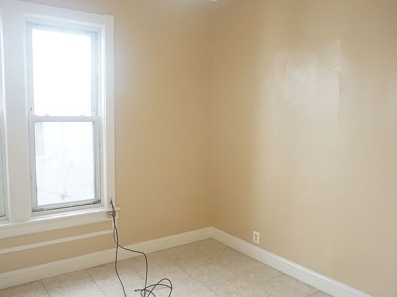 3rd image of 846 Franklin Ave Ste A