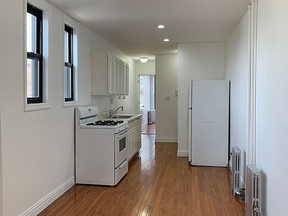 3rd image of 373 13th St APT 3L