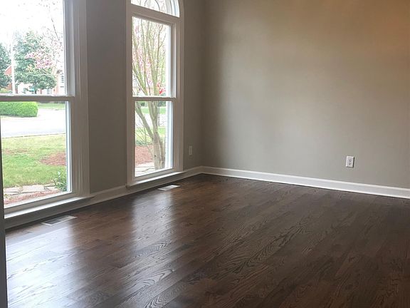 3rd image of 3003 Newport Ct