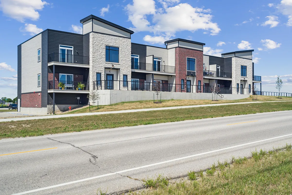Building Photo - Foxtail Lofts