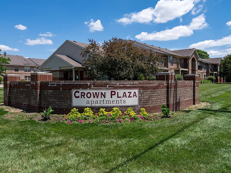 Crown Plaza — Photo 40