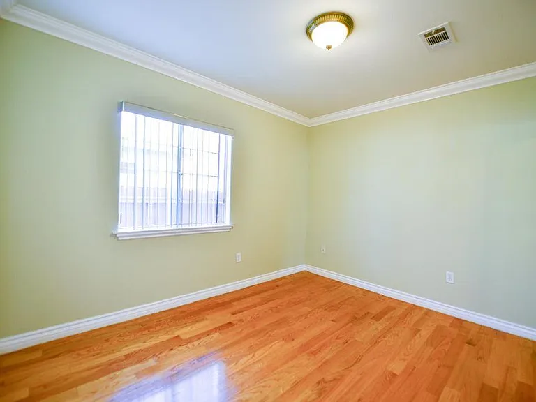 3230 Roberts Ave #1 — Photo 1
