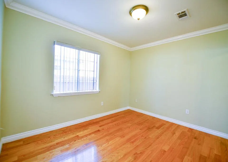 3230 Roberts Ave #1