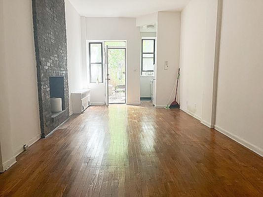 1st image of 210 E 90th St APT 1C