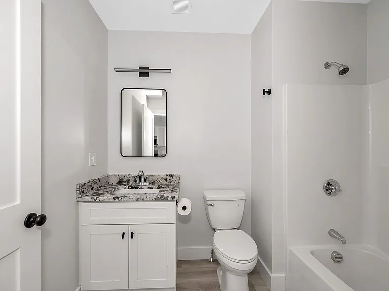 1 Lafayette Sq #6 — Photo 16