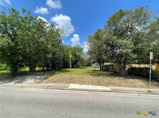 1006 N Guadalupe St, Seguin, TX 78155