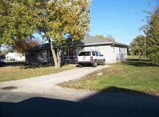 2103 11th St, Charleston, IL 61920