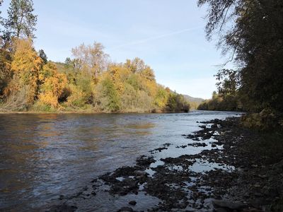 790 Rogue River Hwy, Gold Hill, OR, 97525