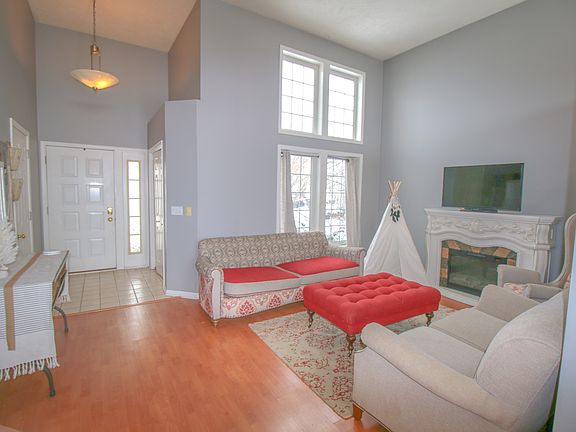 5th image of 11547 Waterford Ct
