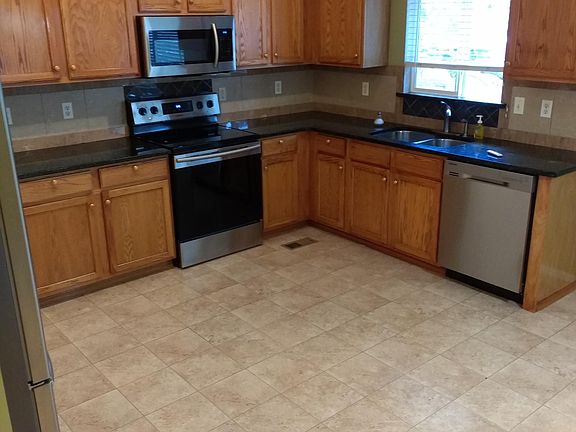 3rd image of 9518 Clayton Ct