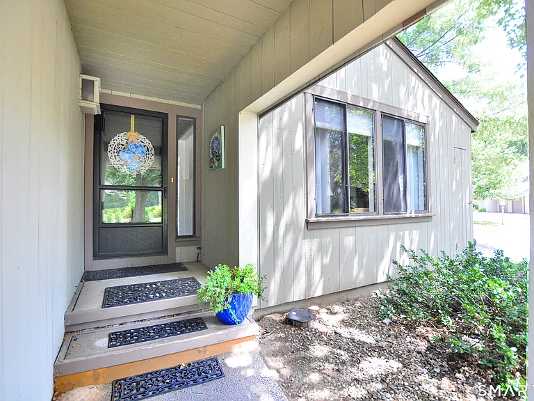 16 Applewood Ln #16 — Photo 2
