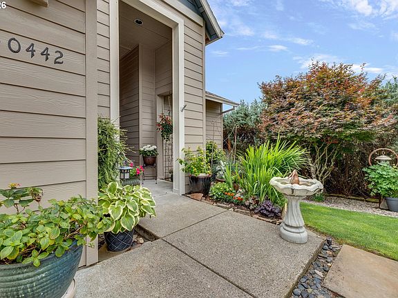 5th image of 40442 Therese St