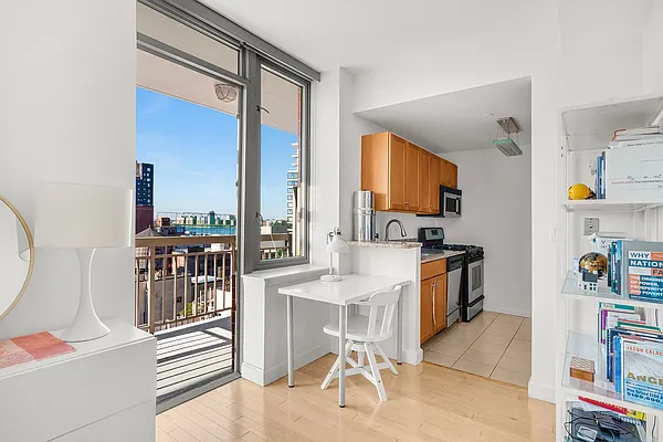 Rented by Warburg | media 9