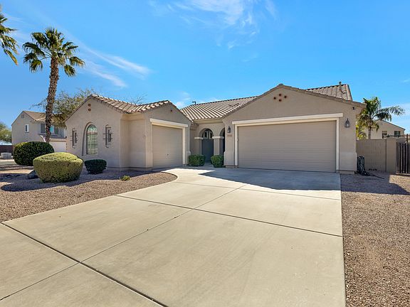 3rd image of 1553 E Birdland Dr