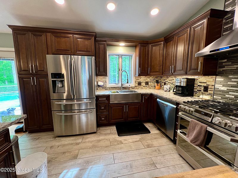2nd image of 25 Hilton Drive