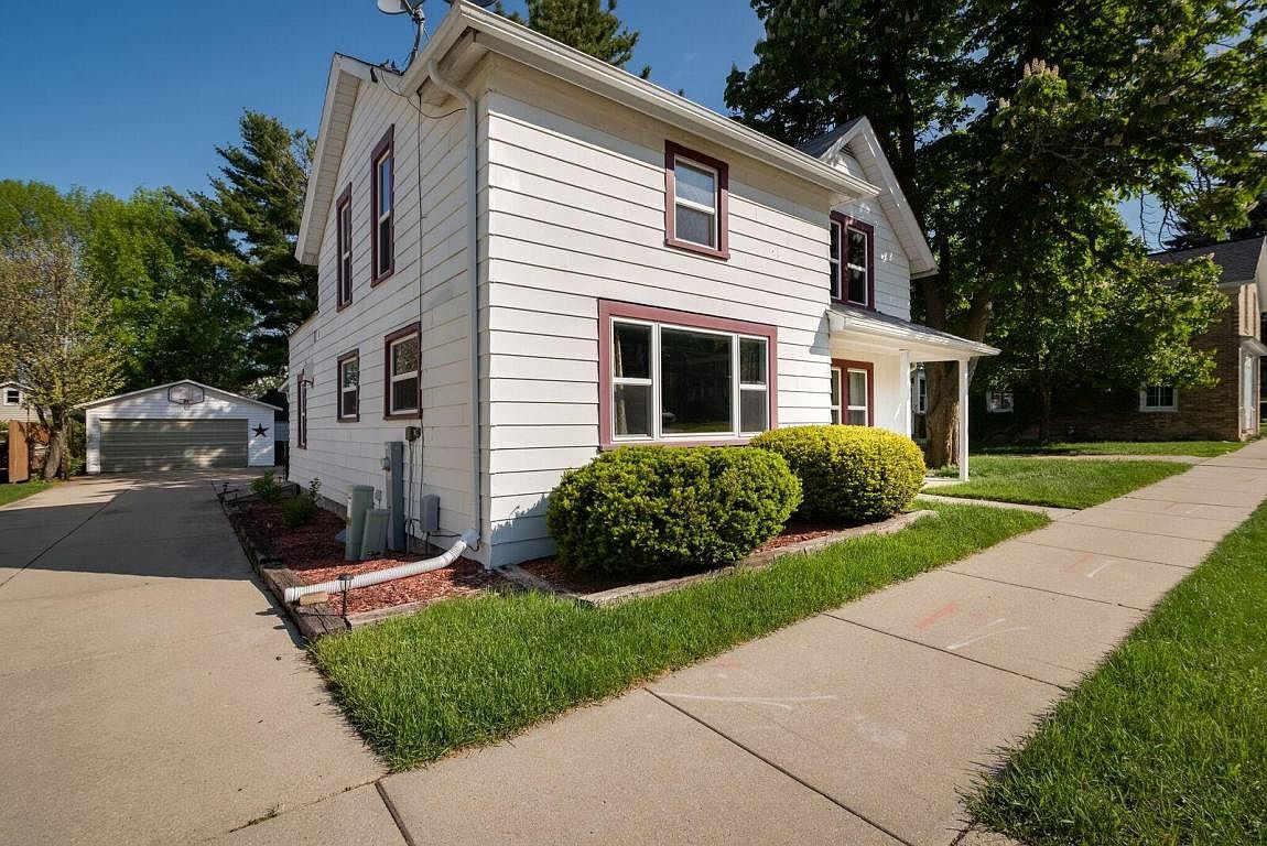 213 Kettle Moraine Dr S, Slinger, WI 53086 Zillow