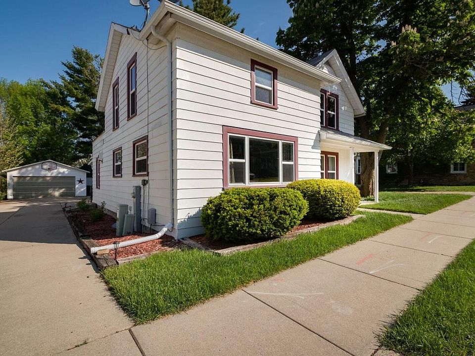 1st image of 213 Kettle Moraine Dr S