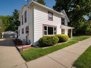 213 Kettle Moraine Dr S, Slinger, WI 53086