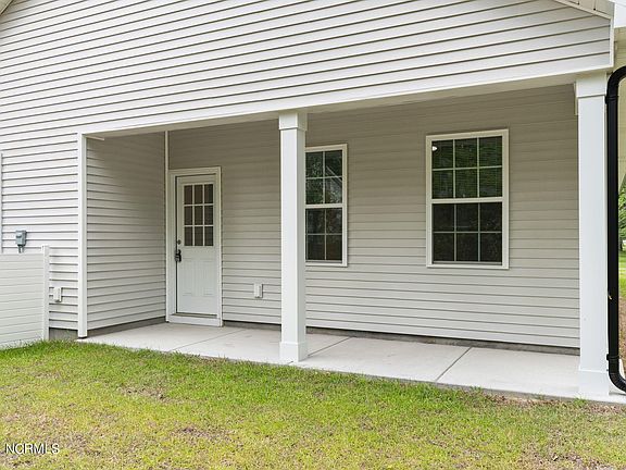 3rd image of 4 Court 2 Northwest Dr