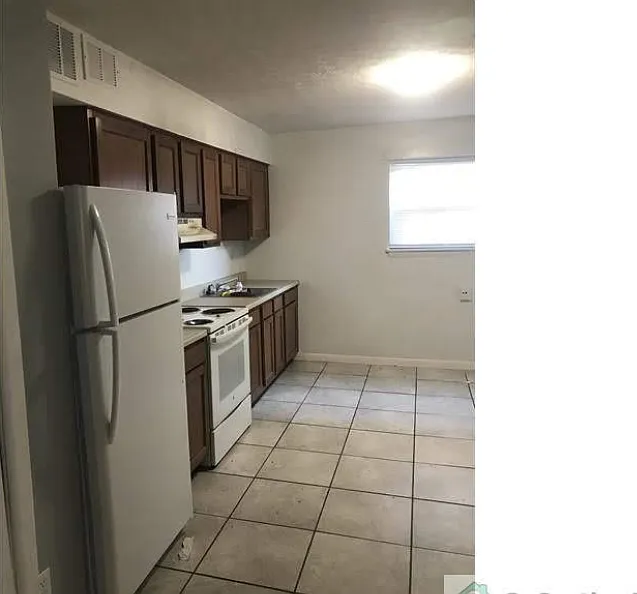 2 bed, $900 — Photo 2