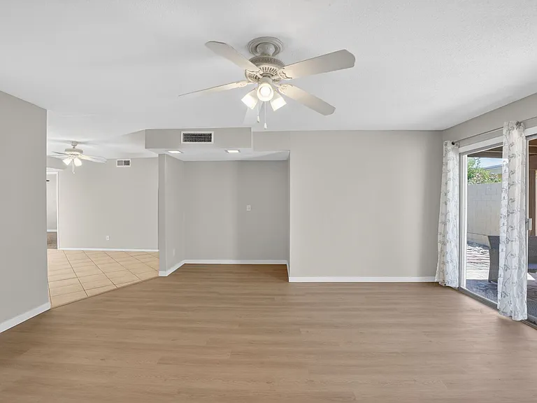 517 W Duke Dr — Photo 13