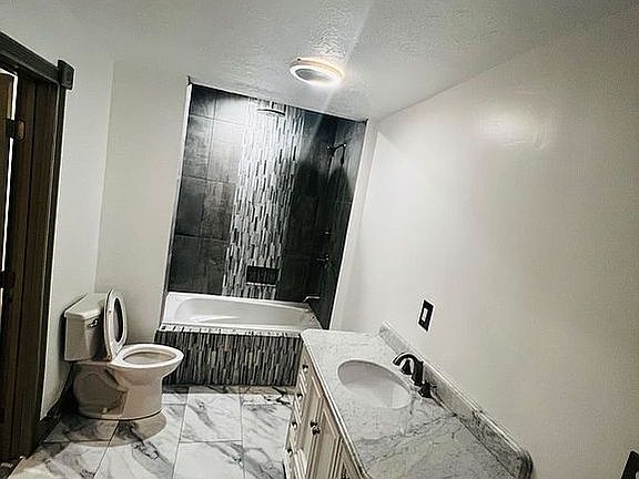 3rd image of 2727 W Jefferson St