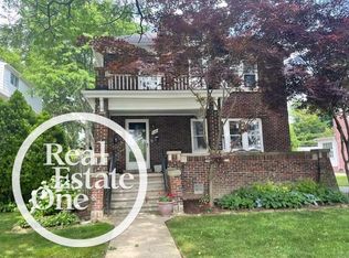 596 Neff Rd, Grosse Pointe, MI 48230